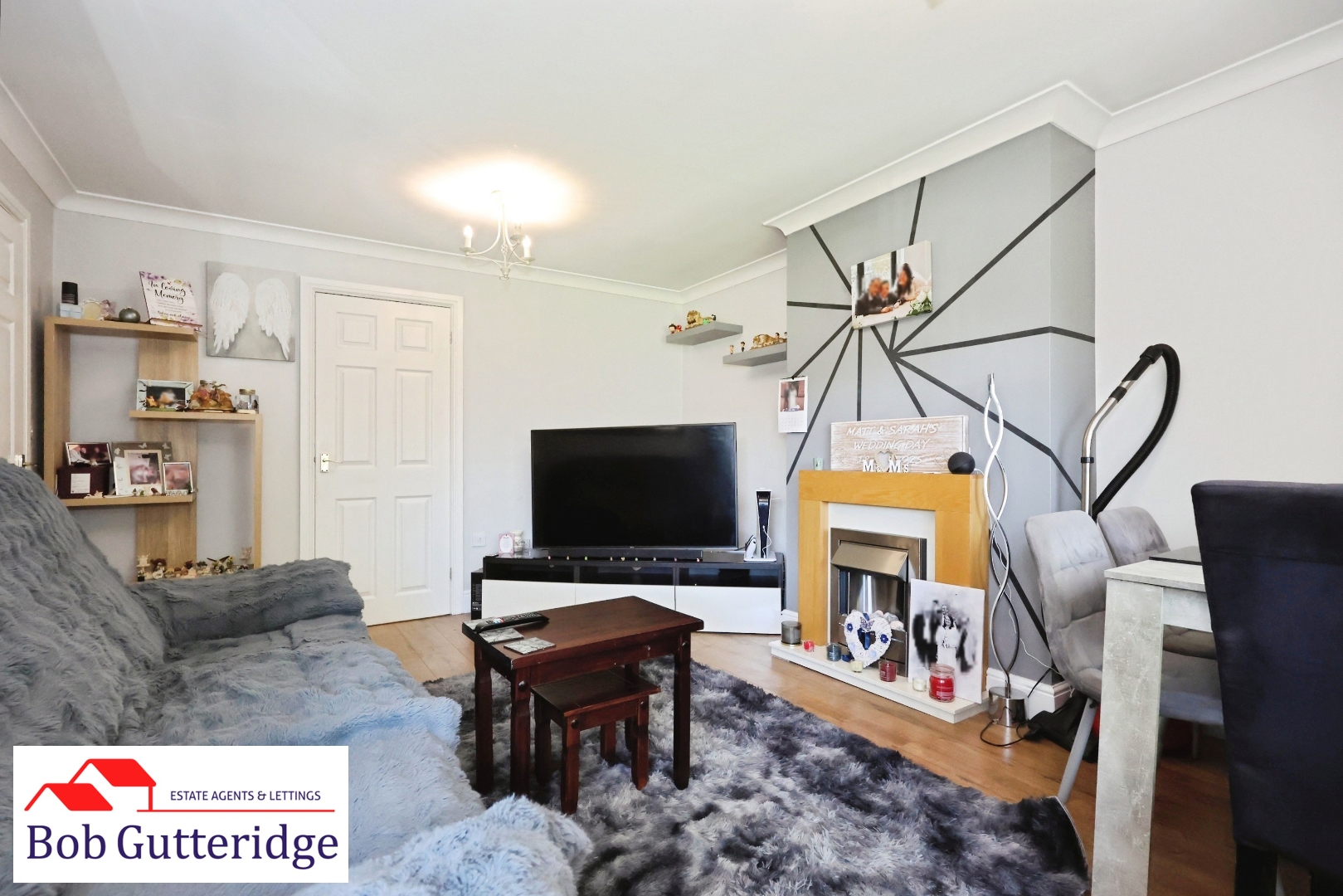 LOUNGE / DINING ROOM